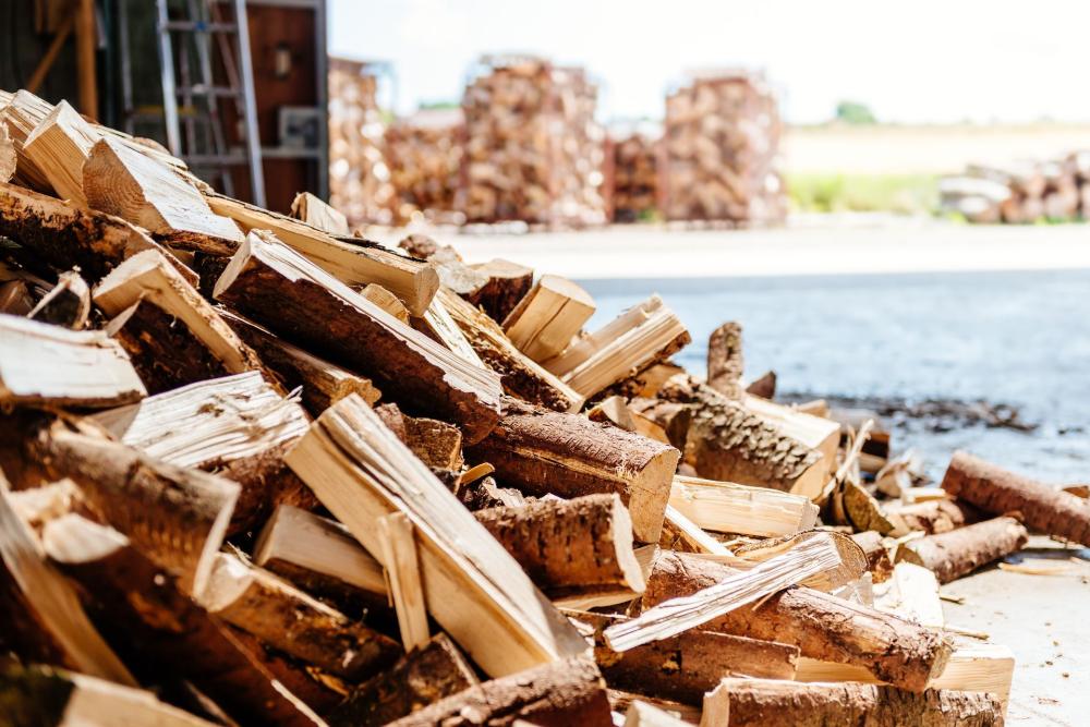 tas de bois de chauffage